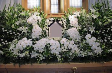 白い生花祭壇！！｜「龍美堂」　（新潟県上越市の花キューピット加盟店 花屋）のブログ